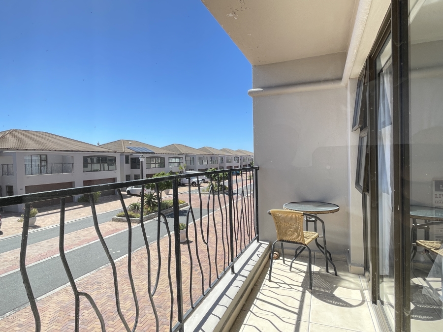 To Let 3 Bedroom Property for Rent in Bloubergstrand Western Cape